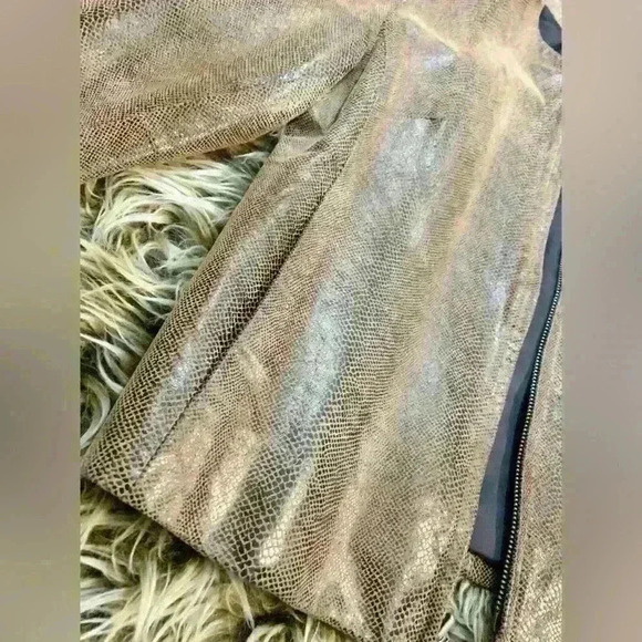 Lord & Taylor Leather Jacket Size M Petite - Picture 2 of 8